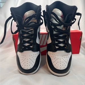 Like New Women’s High Nike Dunk. Size 7.5